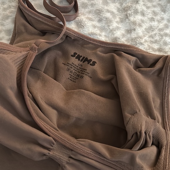 Skims Sculpting Bodysuit - Picture 4 of 6